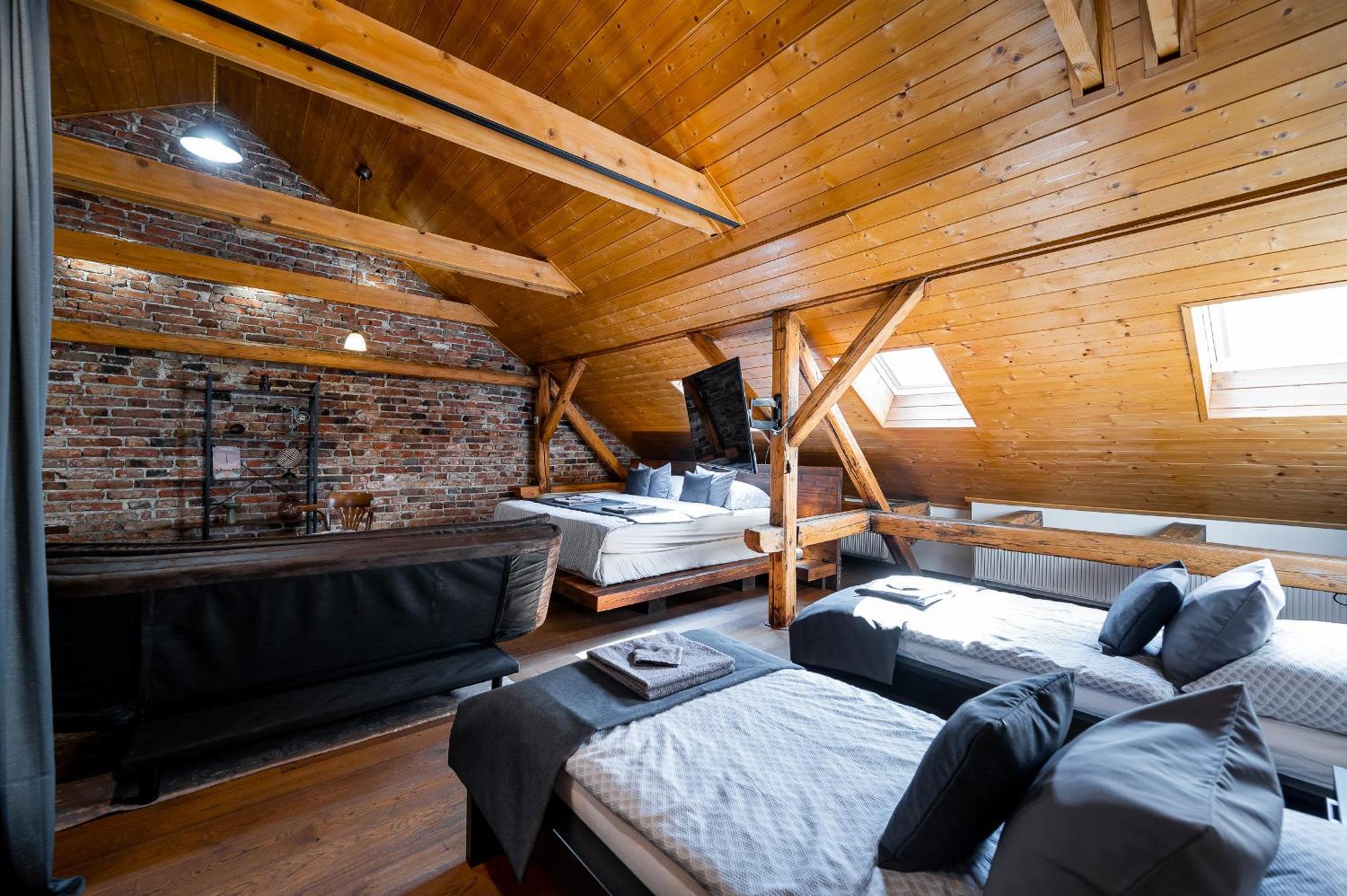 Vintage Industrial City Apartments Кошице Екстер'єр фото
